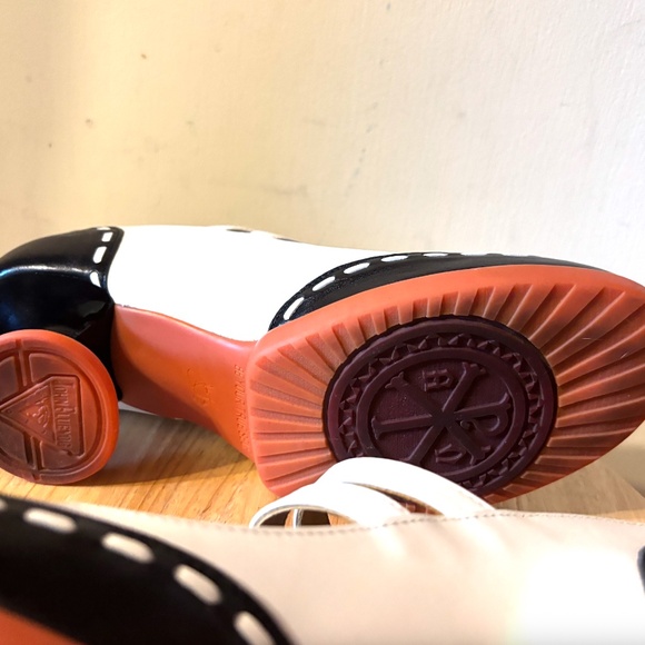 Fluevog Enneagram Giver black and white double strapped mary jane EUC - Picture 9 of 9